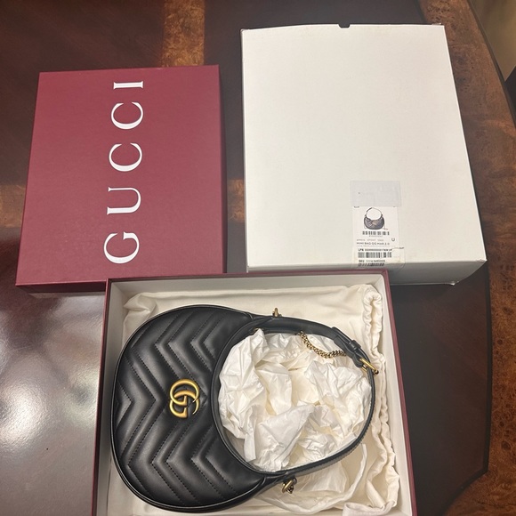 GUCCI Calfskin Matelasse Chevron Mini 
GG Marmont Half Moon Hobo Black - Picture 7 of 7